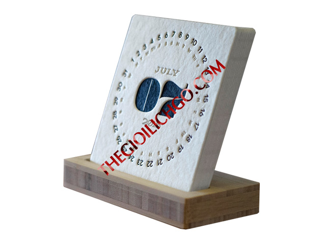 Lịch để bàn chân đế gỗ