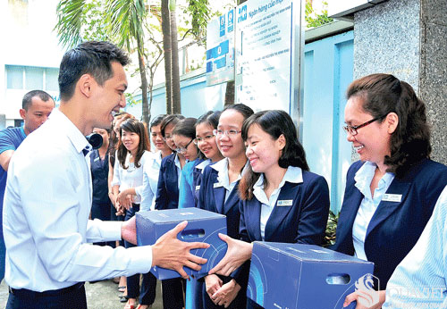 Lịch gỗ tết 2018 làm quà tặng cho nhân viên