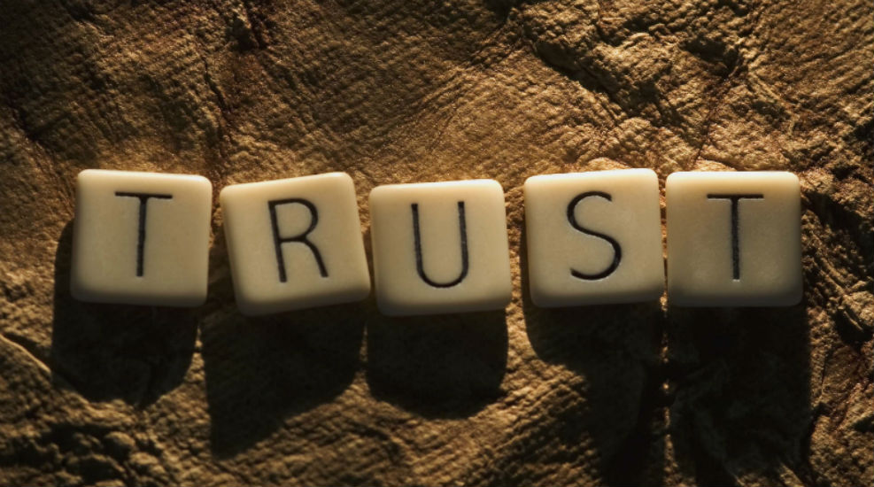 Tạo uy tín bằng lịch gỗ têt xuân mậu tuất